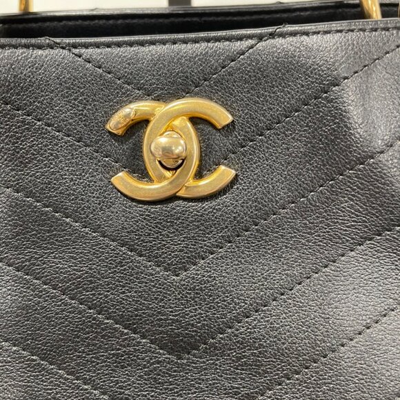 Chanel Chevron Calfskin Python Chic Small Shopping Tote 2-Way Bag (JB1075) - Picture 3 of 16